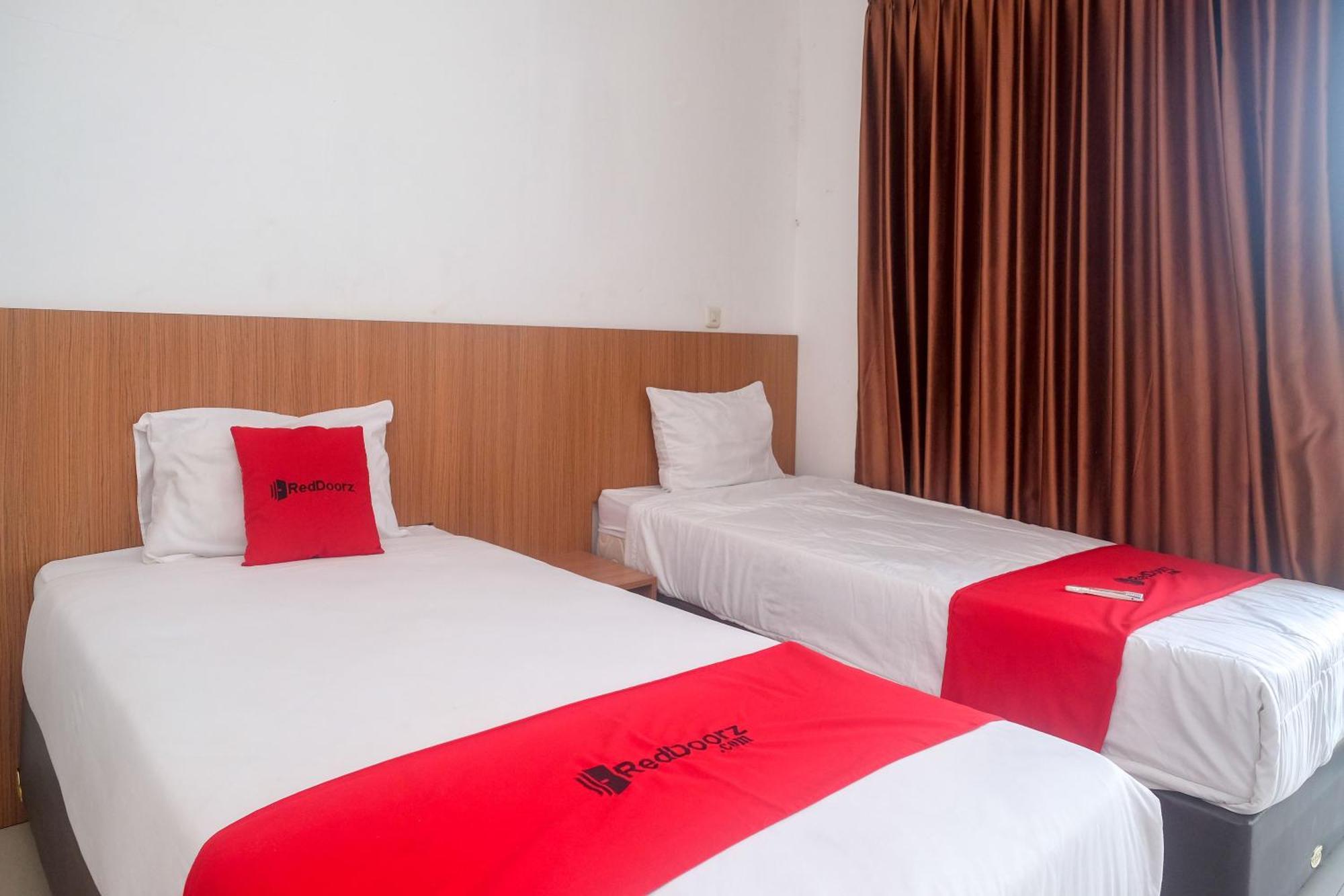 Reddoorz Syariah Near Simpang Lima Semarang Hotel Jomblang Eksteriør billede