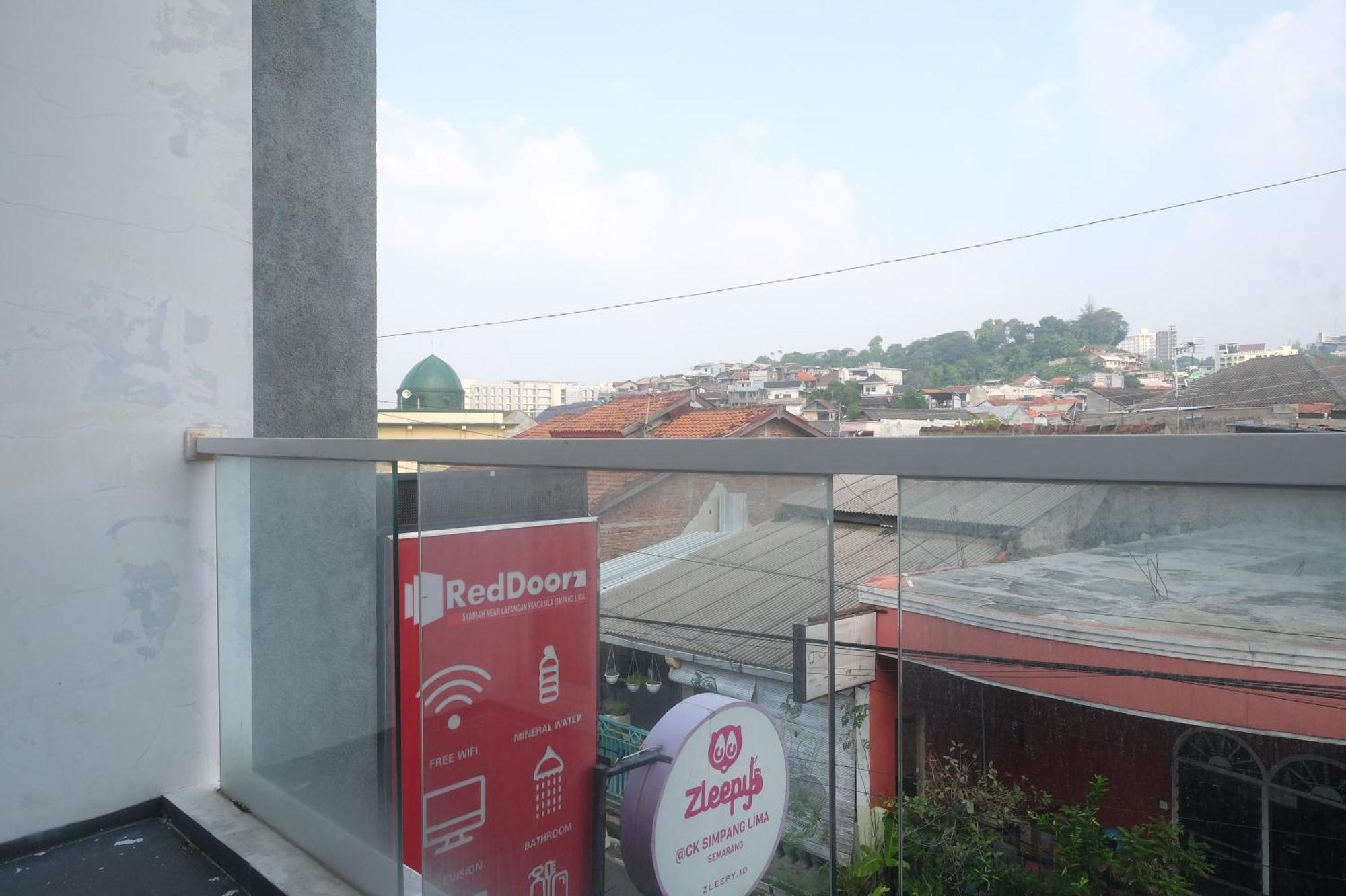 Reddoorz Syariah Near Simpang Lima Semarang Hotel Jomblang Eksteriør billede